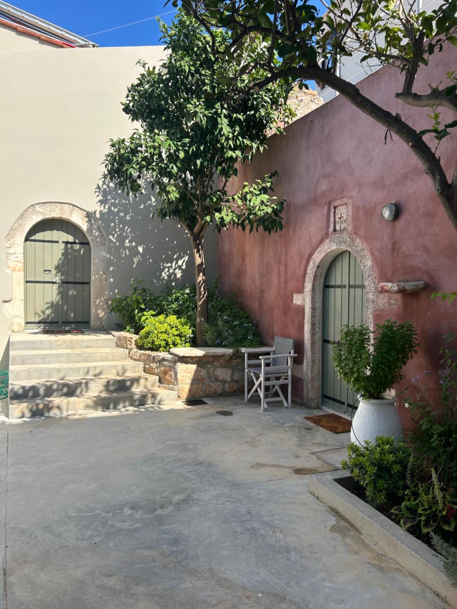 Tholos Cottage Sternai Luaran gambar